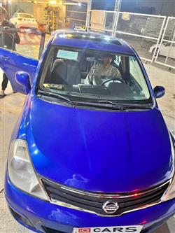 نيسان فيرسا